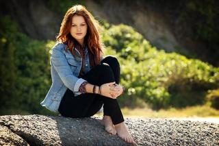 Isabelle Cornish feet photo 2