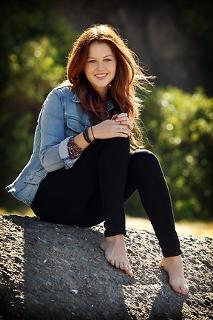 Isabelle Cornish feet photo 3