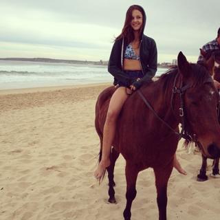 Isabelle Cornish feet photo 8