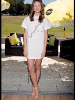 Isabelle Cornish feet photo 7