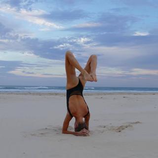 Isabelle Cornish feet photo 13