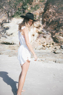 Isabelle Cornish feet photo 11