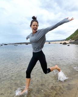 Isabelle Cornish feet photo 2