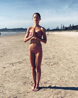 Isabelle Cornish feet photo 7