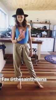 Isabelle Cornish feet photo 3