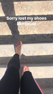 Isabelle Cornish feet photo 2