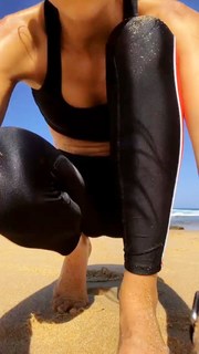 Isabelle Cornish feet photo 1