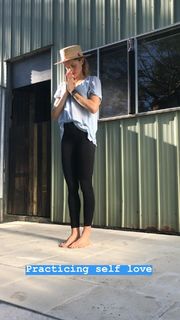 Isabelle Cornish feet photo 14