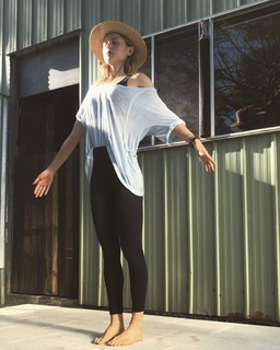 Isabelle Cornish feet photo 10