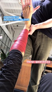 Isabelle Cornish feet photo 2