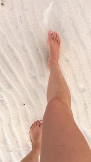 Isabelle Cornish feet photo 13
