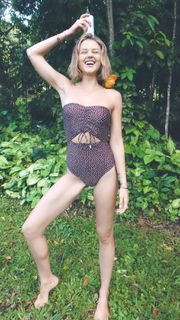 Isabelle Cornish feet photo 10