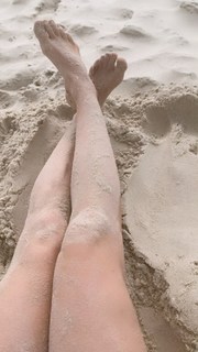 Isabelle Cornish feet photo 1
