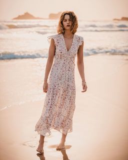Isabelle Cornish feet photo 8