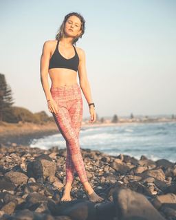 Isabelle Cornish feet photo 2
