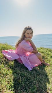 Isabelle Cornish feet photo 4