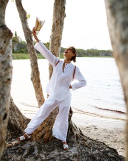 Isabelle Cornish feet photo 3
