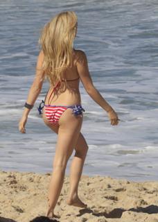 Isabelle Drummond feet photo thumbnail