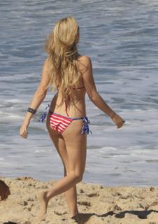 Isabelle Drummond feet photo thumbnail