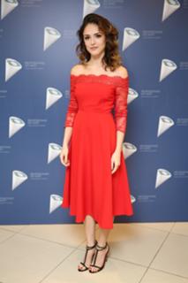 Isabelle Drummond feet photo thumbnail