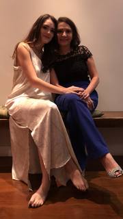 Isabelle Drummond feet photo thumbnail