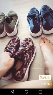 Isabelle Drummond feet photo thumbnail
