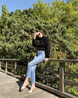 Isabelle Drummond feet photo thumbnail