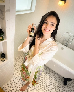 Isabelle Drummond feet photo thumbnail