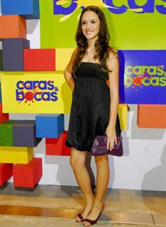 Isabelle Drummond feet photo thumbnail