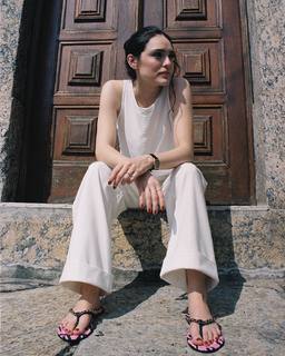 Isabelle Drummond feet photo thumbnail