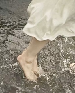 Isabelle Drummond feet photo thumbnail