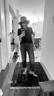 Isabelle Drummond feet photo thumbnail