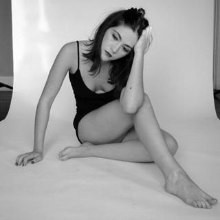 Isabelle Fuhrman feet photo thumbnail