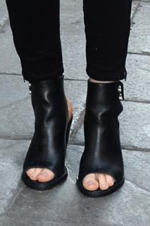 Isabelle Fuhrman feet photo thumbnail