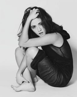 Isabelle Fuhrman feet photo thumbnail