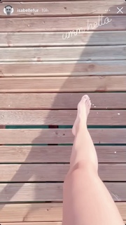 Isabelle Fuhrman feet photo thumbnail