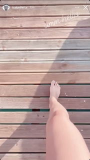 Isabelle Fuhrman feet photo thumbnail
