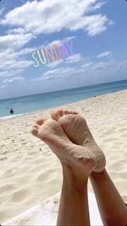 Isabelle Fuhrman feet photo thumbnail