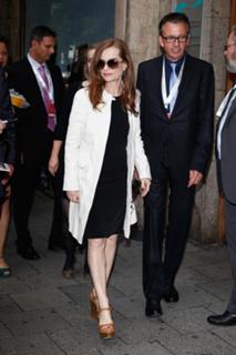 Isabelle Huppert feet photo thumbnail
