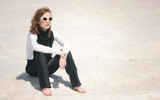 Isabelle Huppert feet photo thumbnail