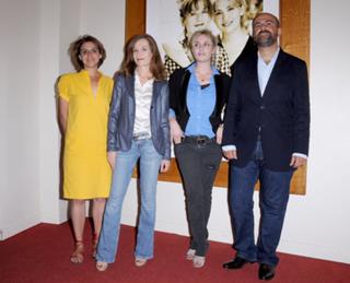 Isabelle Huppert feet photo thumbnail