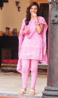 Isha Chawla feet photo 3