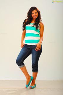 Isha Chawla feet photo 17