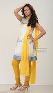Isha Chawla feet photo 15