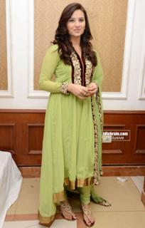 Isha Chawla feet photo 12
