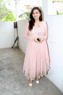 Isha Chawla feet photo 8
