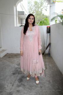 Isha Chawla feet photo 6