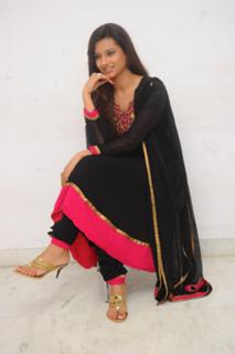 Isha Chawla feet photo 12