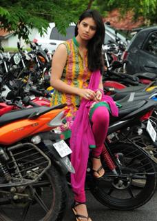Isha Chawla feet photo 11