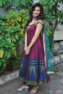 Isha Chawla feet photo 8